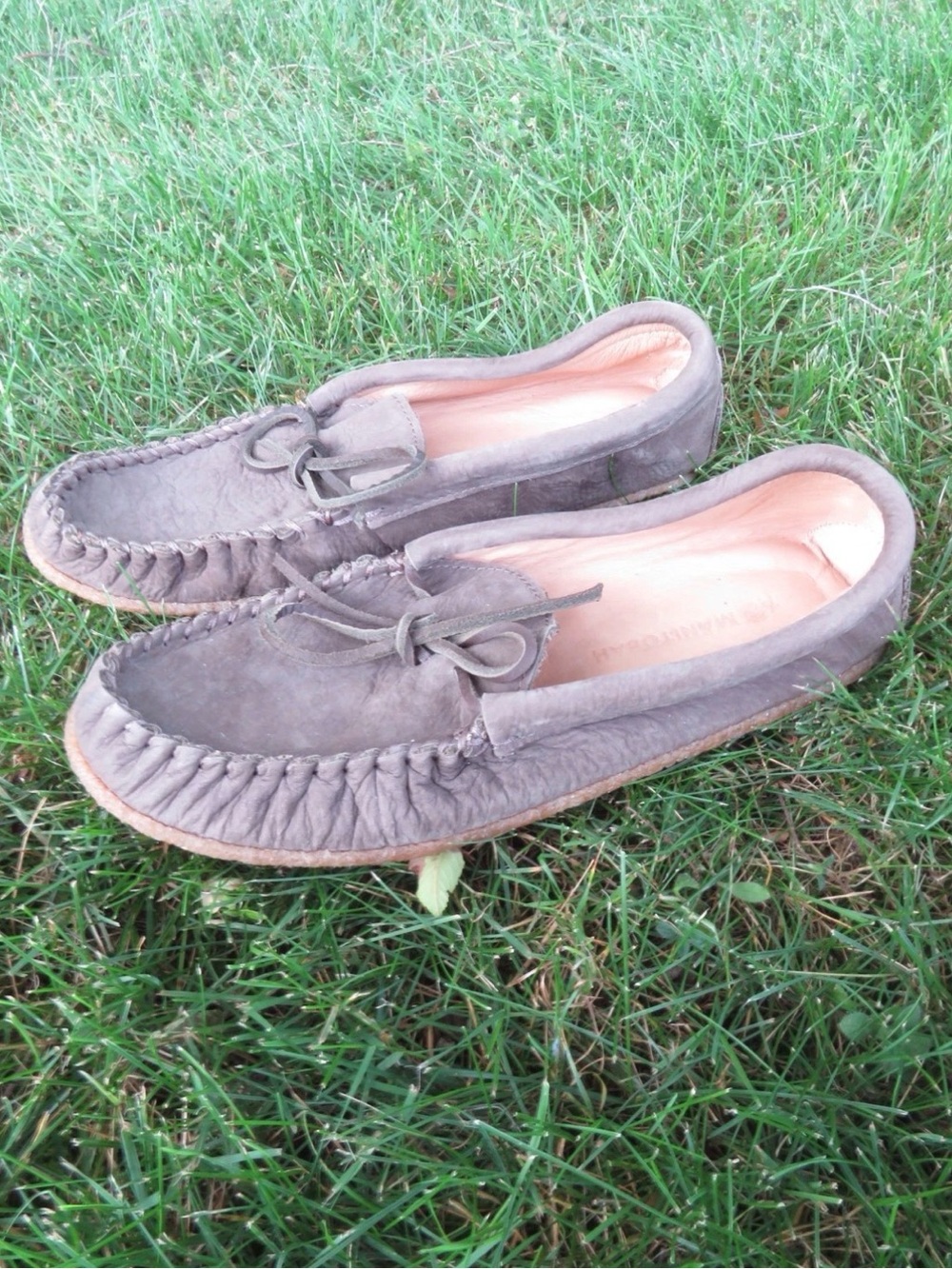 Men's 10 Suede Moccasin Taupe Loafers Manitobah